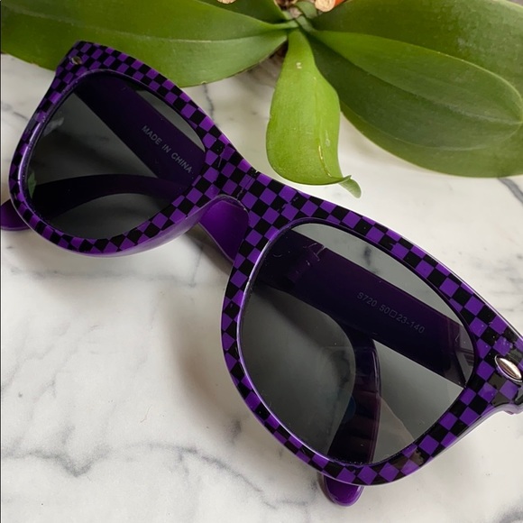 Foldable, Compact, On The Go Sunglasses - Picture 2 of 10